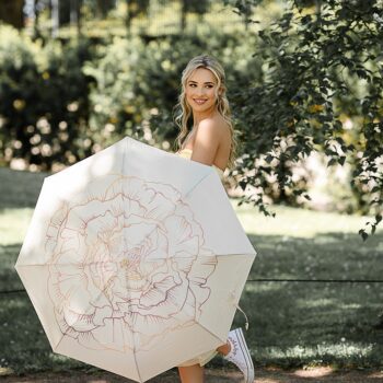 naine koos tugeva vihmavari uv kaitsega eesti disain